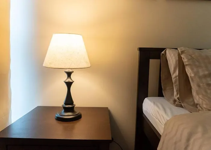 Apartment A2j Luxury Uptown 3br Near Uptown Mall Manila