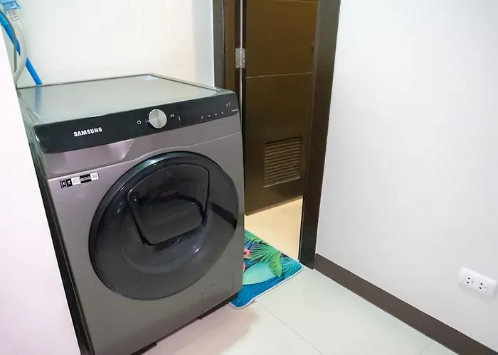 A2j Luxury Uptown 3br Near Uptown Mall Manila