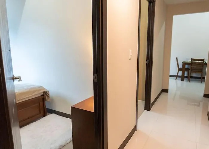 Apartment A2j Luxury Uptown 3br Near Uptown Mall Manila