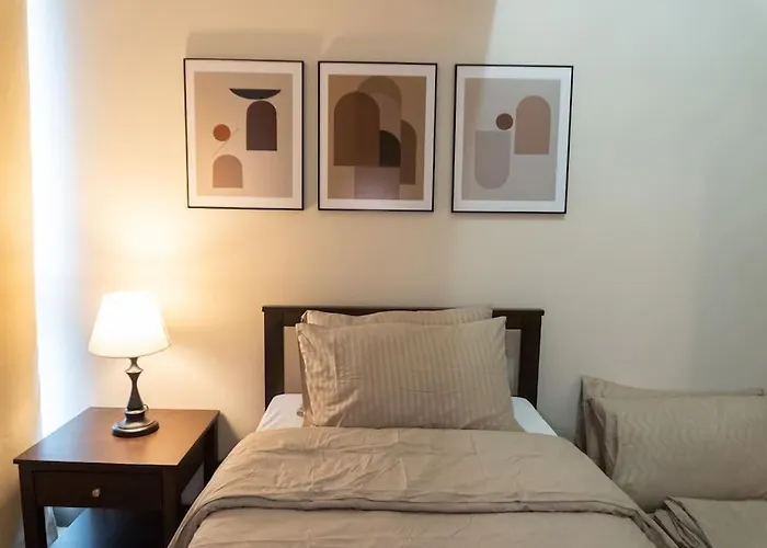 A2j Luxury Uptown 3br Near Uptown Mall * Manila