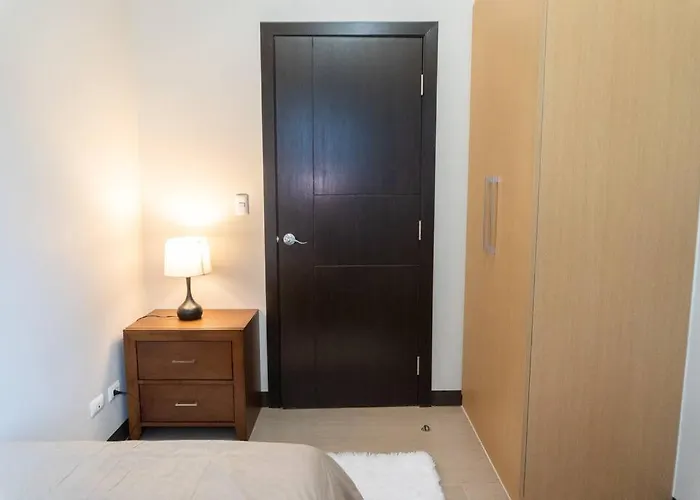 A2j Luxury Uptown 3br Near Uptown Mall Apartment Manila